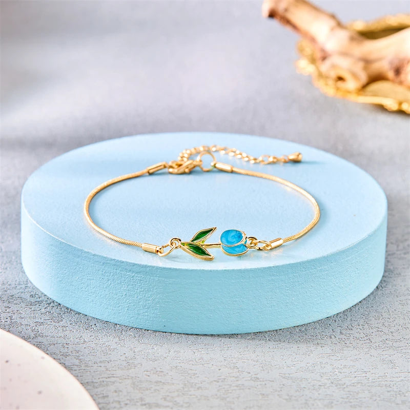 Elegant Tulpan- & Rosarmband – Japansk/Koreansk Stil – Färgglada Blommor i Guld – Aestetiskt Smycke för Kvinnor & Flickor