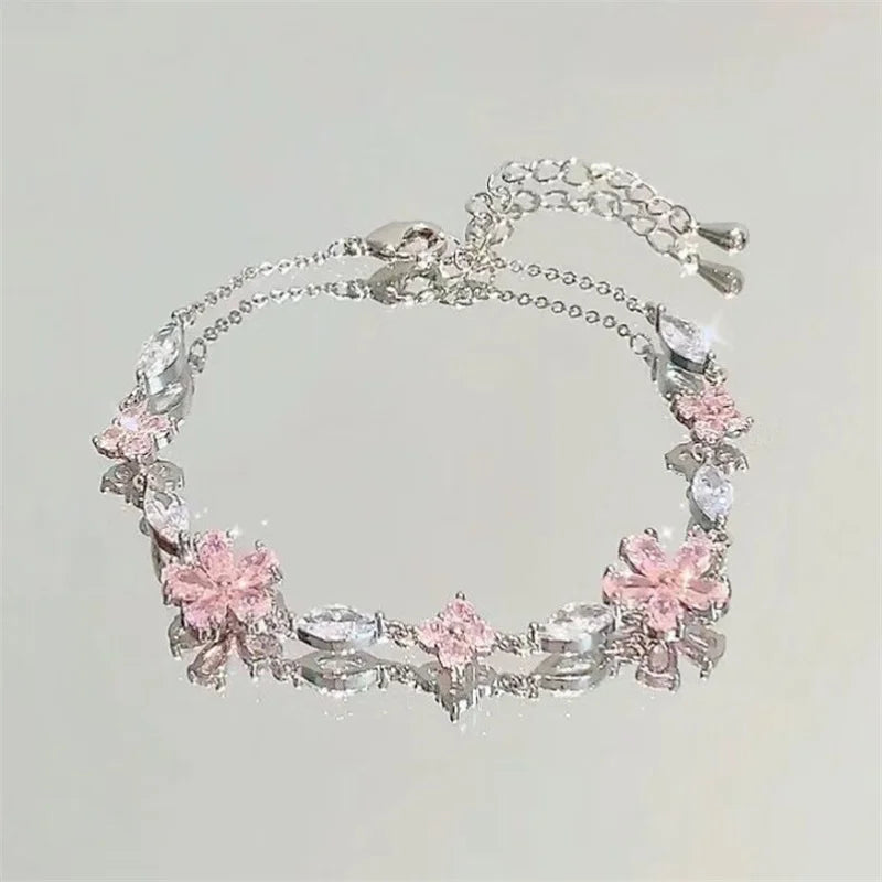 Elegant Kristallarmband med Blommor för Kvinnor – Y2K Stil med Måne, Körsbärsblom & Rosett – Lyxigt Designerarmband i Zirkon