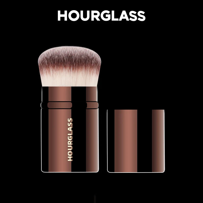Hourglass Sminkborste Nr. 22 – Indragbar Rougeborste med Mjuka Hudvänliga Fibrer – Stilren Design – Enkel Ansiktsborste