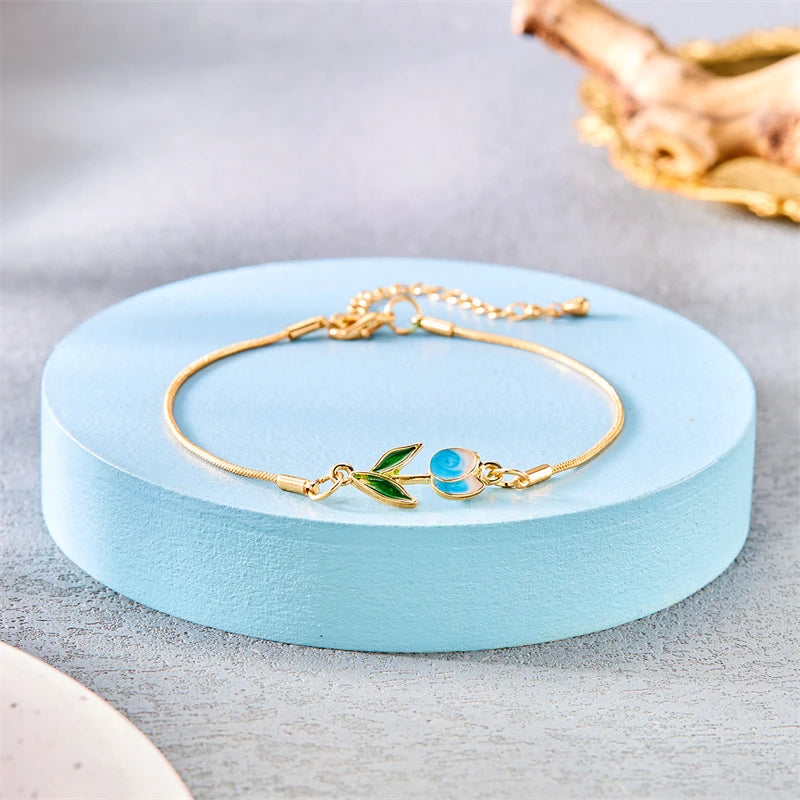 Elegant Tulpan- & Rosarmband – Japansk/Koreansk Stil – Färgglada Blommor i Guld – Aestetiskt Smycke för Kvinnor & Flickor