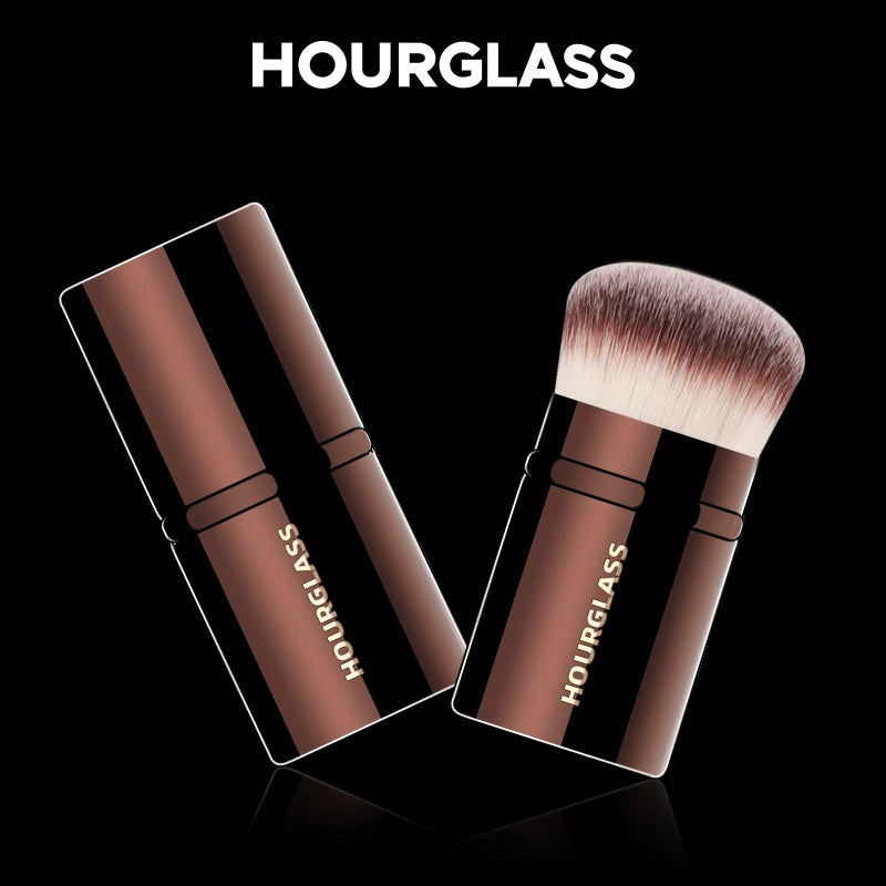 Hourglass Sminkborste Nr. 22 – Indragbar Rougeborste med Mjuka Hudvänliga Fibrer – Stilren Design – Enkel Ansiktsborste