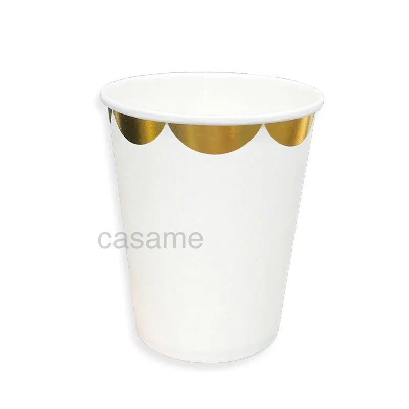 Engångsservis med guldkant – pappersservetter, muggar, knivar, gafflar, skedar, dukar, tallrikar och sugrör för bröllop och födelsedagsdekoration