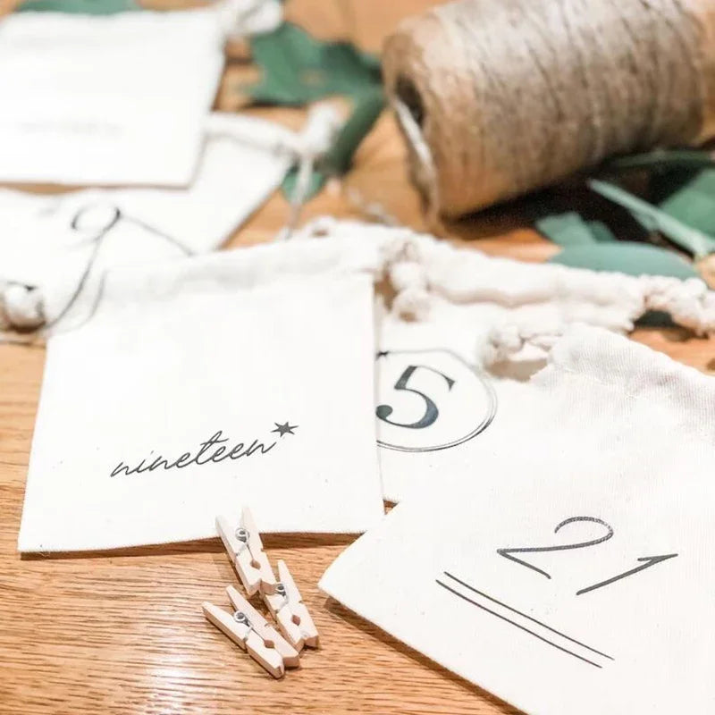 2025 Julkalenderpåse – God Jul Strumpa för Hem, Dörr, Bord, Spiselkrans – Juldekoration, Present till Barn, Pojke, Flicka