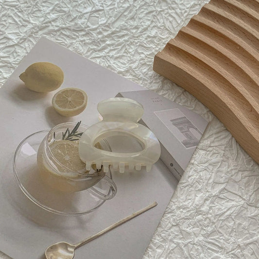Hårklämma – Liten 3,5 cm Acetatklämma – Elegant & Färgglad Med Utskuret Mönster – Håraccessoar för Flickor